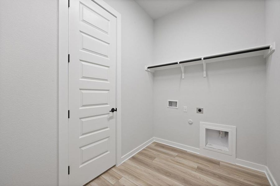 Spacious, unfurnished interior of a new home in Heritage, Dripping Springs (Image 35).