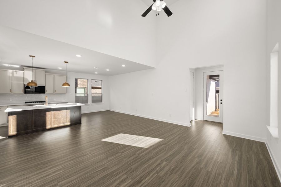 Spacious, unfurnished interior of a new home in Treeline, Justin (Image 20).
