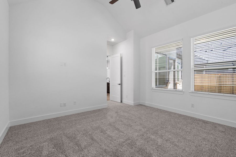 Spacious, unfurnished interior of a new home in Riceland, Mont Belvieu (Image 30).