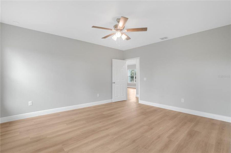 Spacious, unfurnished interior of a new home in , Deltona (Image 18).