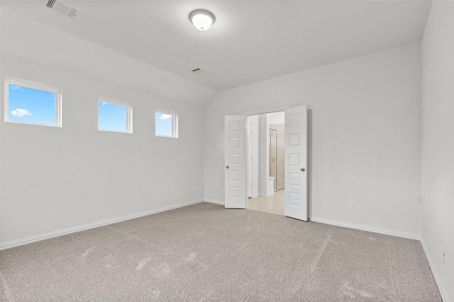 Spacious, unfurnished interior of a new home in River Ranch, Dayton (Image 15).