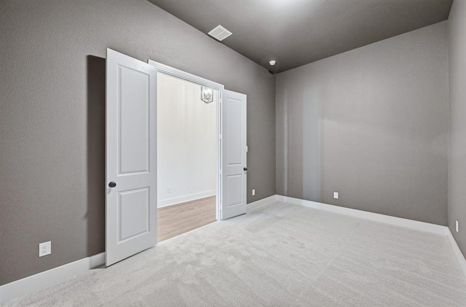 Spacious, unfurnished interior of a new home in Ridge Crossing, Waxahachie (Image 19).