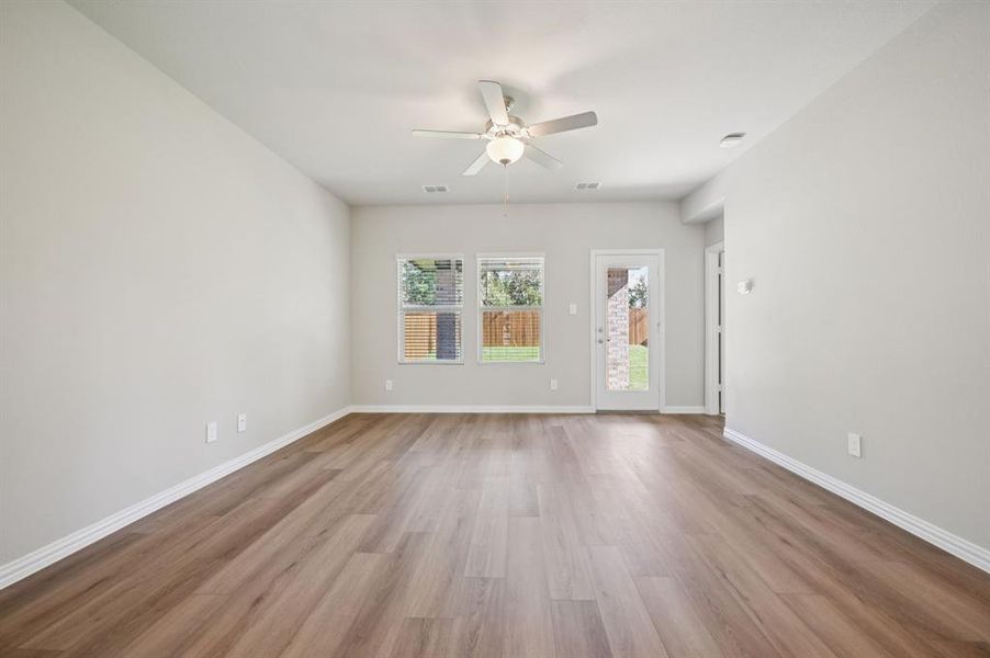 Spacious, unfurnished interior of a new home in Eastridge - Spring Series, McKinney (Image 18). Spacious, unfurnished interior of a new home in Eastridge - Spring Series, McKinney (Image 18).