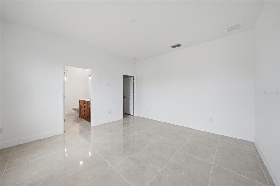 Spacious, unfurnished interior of a new home in , Port Charlotte (Image 35).