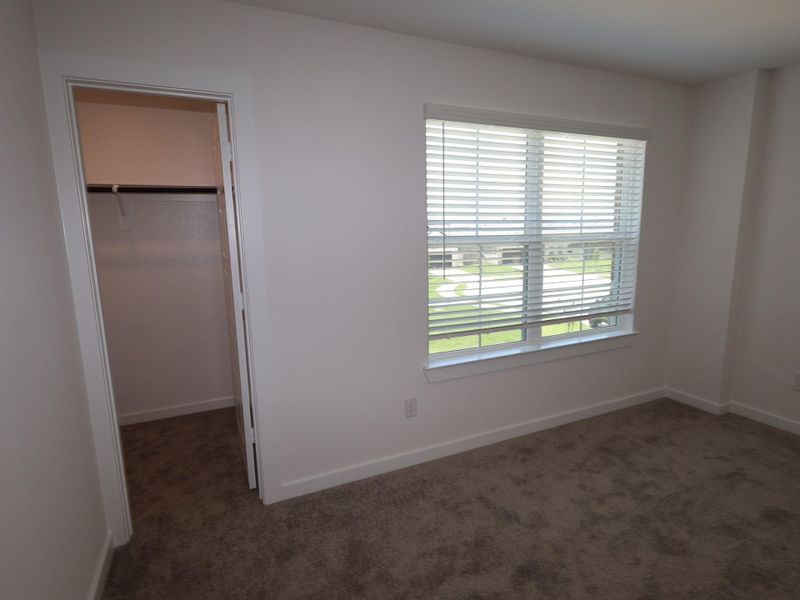 Spacious, unfurnished interior of a new home in Miller's Pond, Rosenberg (Image 17).