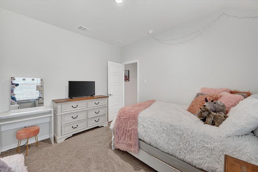 Furnished interior view inside a new home in Williamsburg, Fate (Image 9).