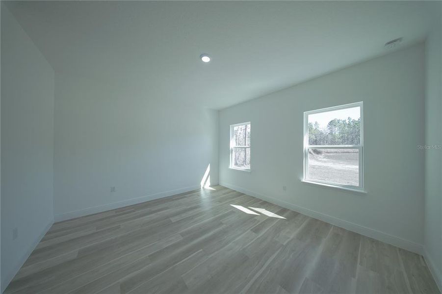 Spacious, unfurnished interior of a new home in , Ocala (Image 14).