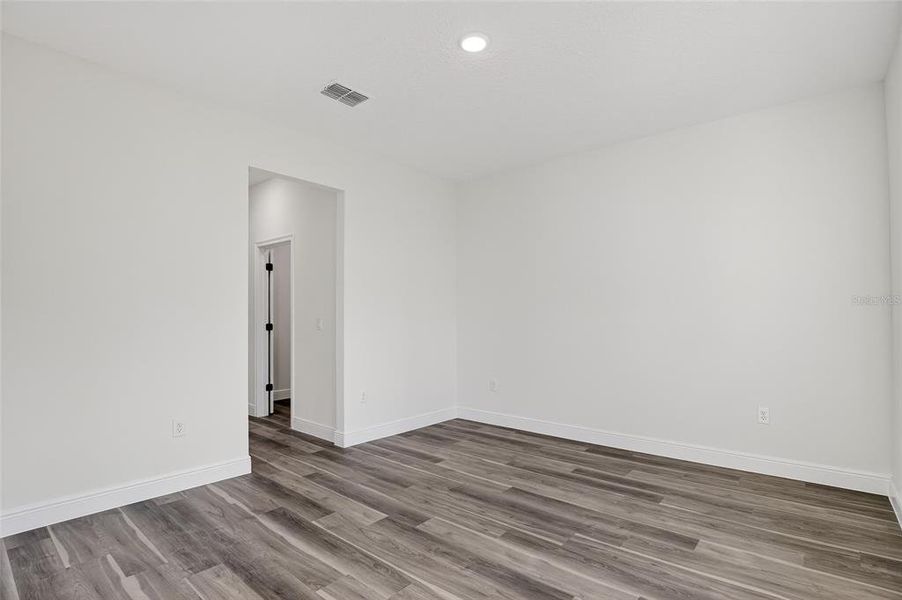 Spacious, unfurnished interior of a new home in , Citrus Springs (Image 16).