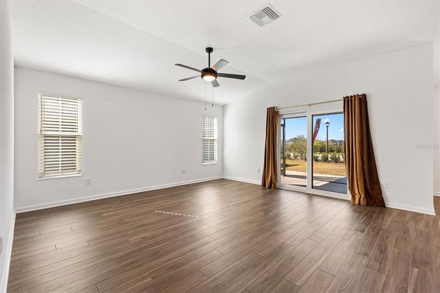 Spacious, unfurnished interior of a new home in , The Villages (Image 14).