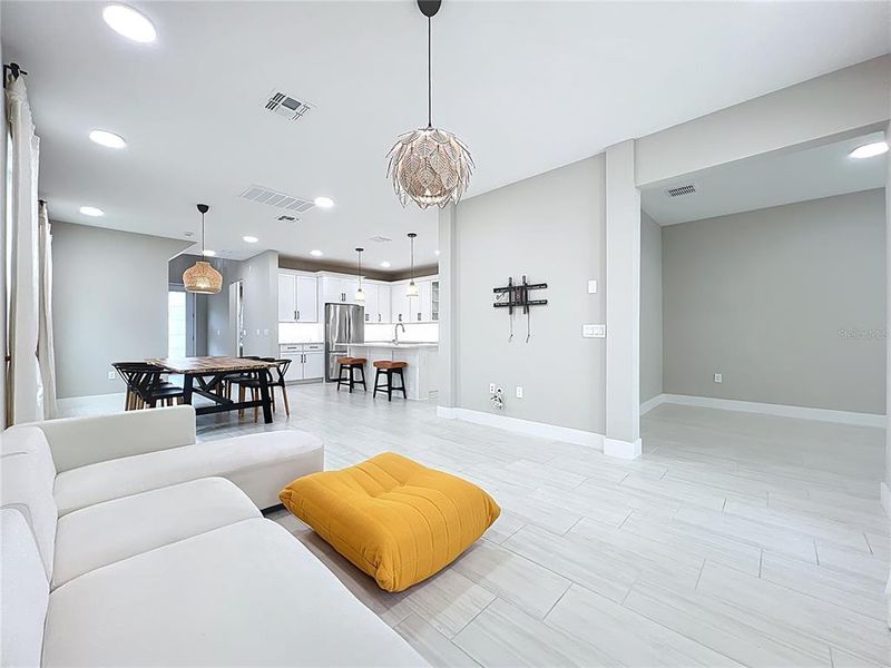 Furnished interior view inside a new home in , Winter Garden (Image 35).