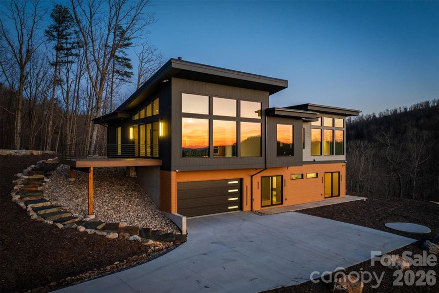 Exterior details and patio area of a home in , Nebo (Image 24).