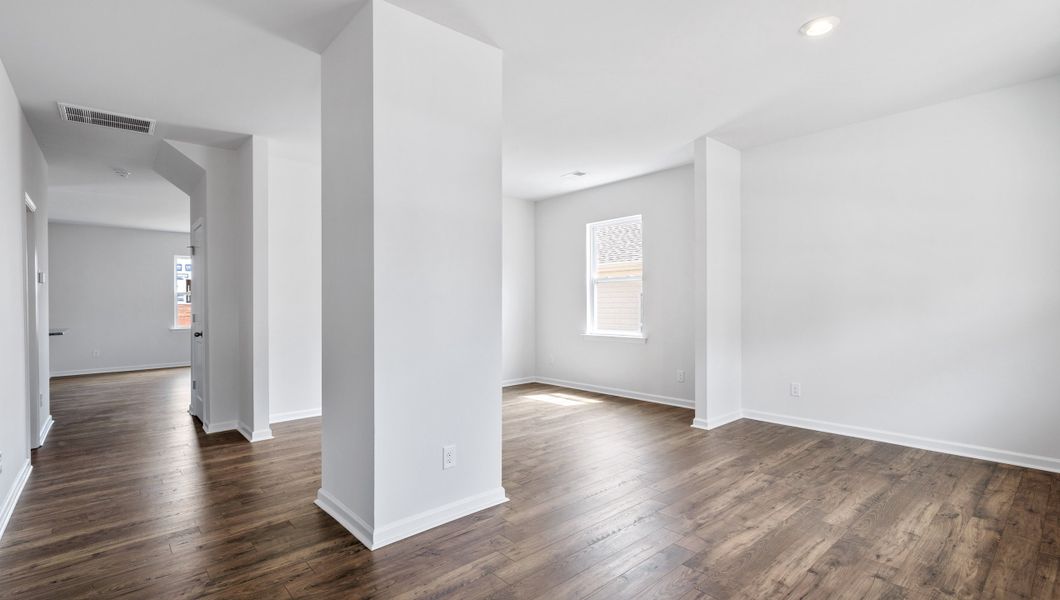 Spacious, unfurnished interior of a new home in Hunters Ridge, Woodruff (Image 16).