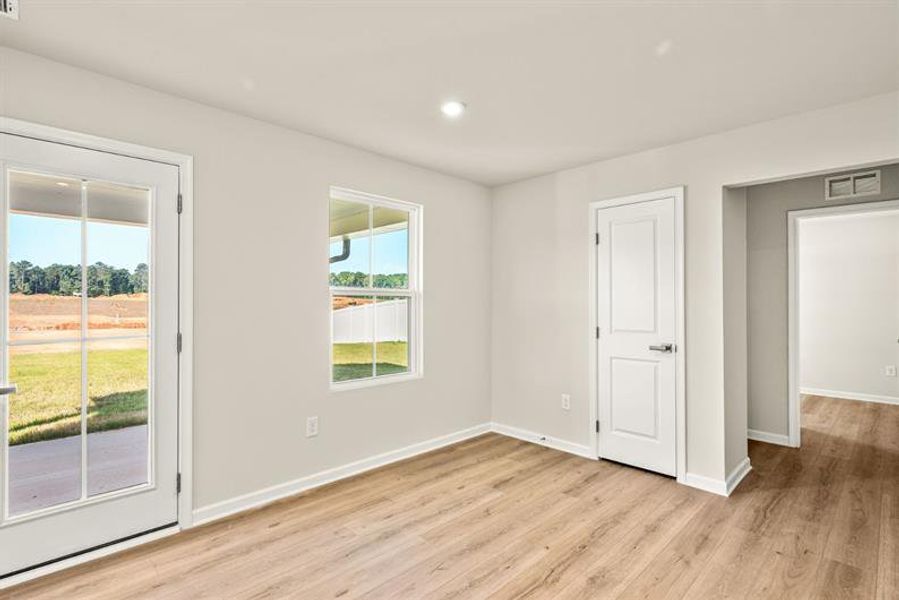 Spacious, unfurnished interior of a new home in Brookshire, Sanford (Image 13).