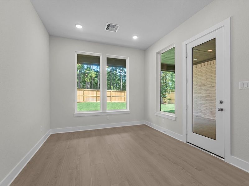 Spacious, unfurnished interior of a new home in Oakhill Reserve, Tomball (Image 15).