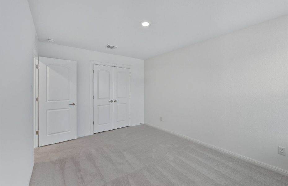 Spacious, unfurnished interior of a new home in Wolf Ranch, Georgetown (Image 16).