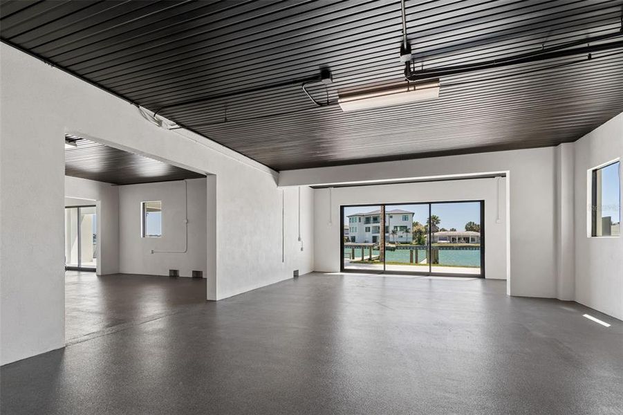 Spacious, unfurnished interior of a new home in , Belleair Beach (Image 28).