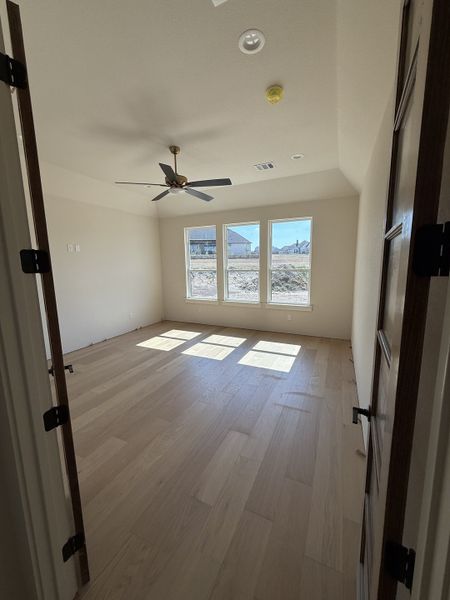 Spacious, unfurnished interior of a new home in Aledo Heights - Aledo ISD, Aledo (Image 16).