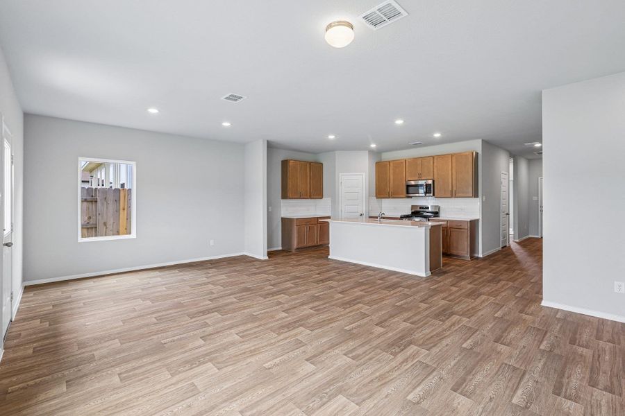 Spacious, unfurnished interior of a new home in Cloverleaf, Austin (Image 14). Spacious, unfurnished interior of a new home in Cloverleaf, Austin (Image 14).