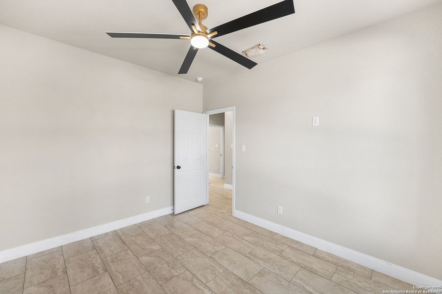 Spacious, unfurnished interior of a new home in , Elmendorf (Image 19).