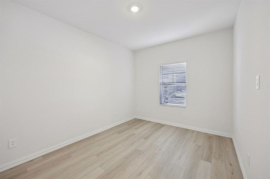 Spacious, unfurnished interior of a new home in Lakehaven - Signature Series, Farmersville (Image 21).