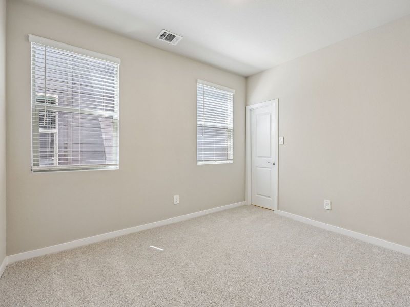 Spacious, unfurnished interior of a new home in Oak Ridge Park, Corinth (Image 12).