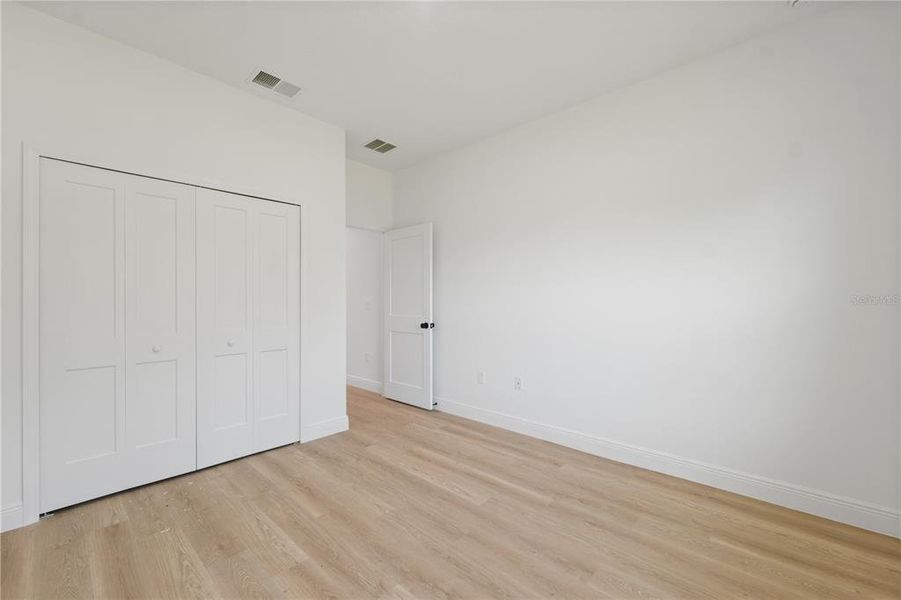 Spacious, unfurnished interior of a new home in , Citrus Springs (Image 14).