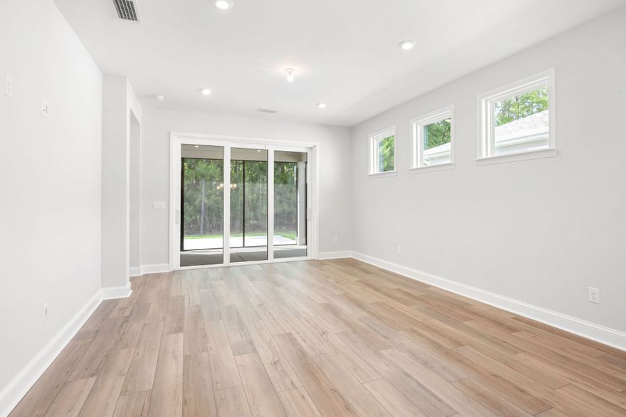 Spacious, unfurnished interior of a new home in Sun City Hilton Head, Bluffton (Image 14).