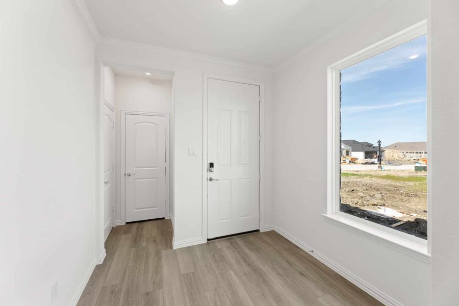 Representative unfurnished interior of a home built from the Walton by UnionMain Homes in Elevon, Lavon (Image 20).