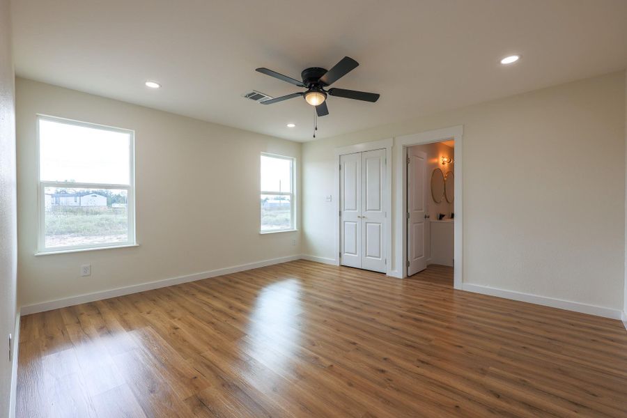 Spacious, unfurnished interior of a new home in , Cleveland (Image 19).