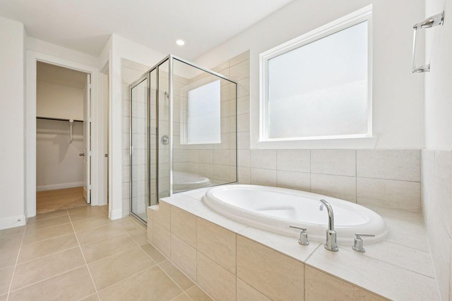 Furnished interior view inside a new home in Evergreen 55', Conroe (Image 17).