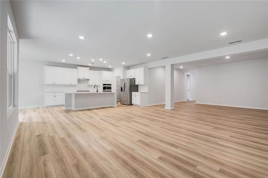 Spacious, unfurnished interior of a new home in Windsong Estates, McDonough (Image 11).