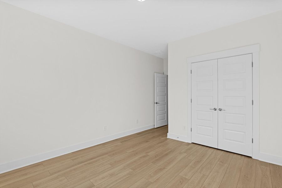 Spacious, unfurnished interior of a new home in Hancock Farms, Aiken (Image 38).