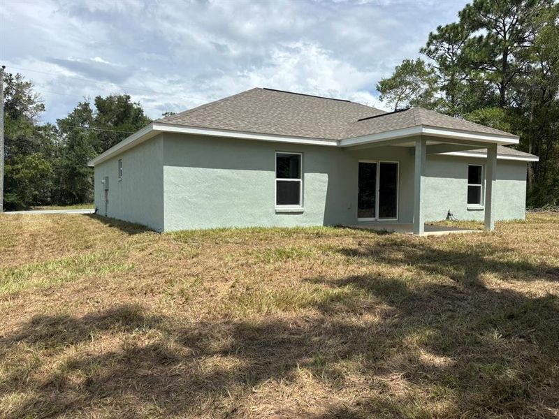 Exterior details and patio area of a home in , Dunnellon (Image 4).