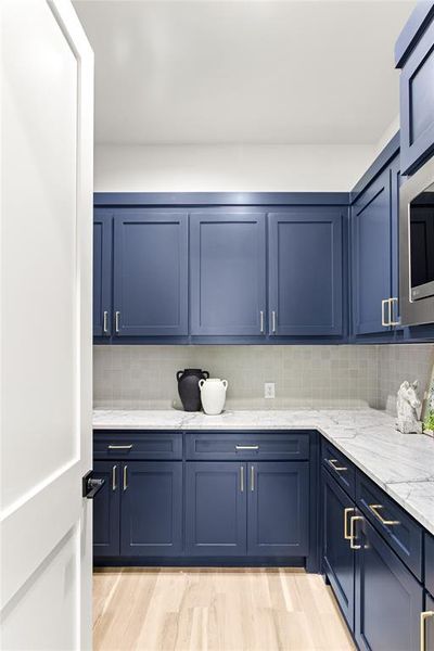 Furnished interior view inside a new home in , Dallas (Image 16).