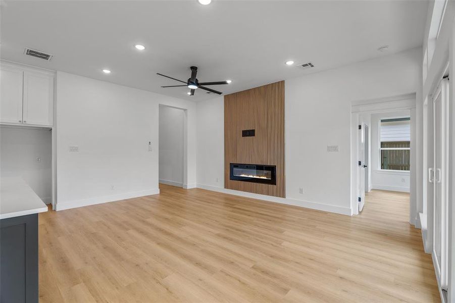 Spacious, unfurnished interior of a new home in , Granbury (Image 15).