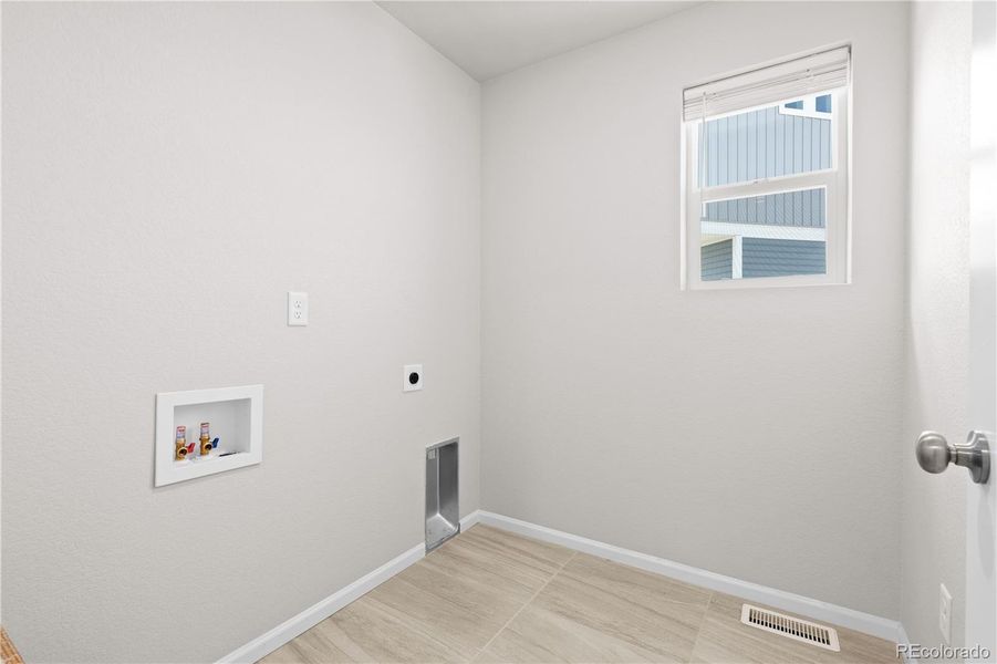 Spacious, unfurnished interior of a new home in , Colorado Springs (Image 22).
