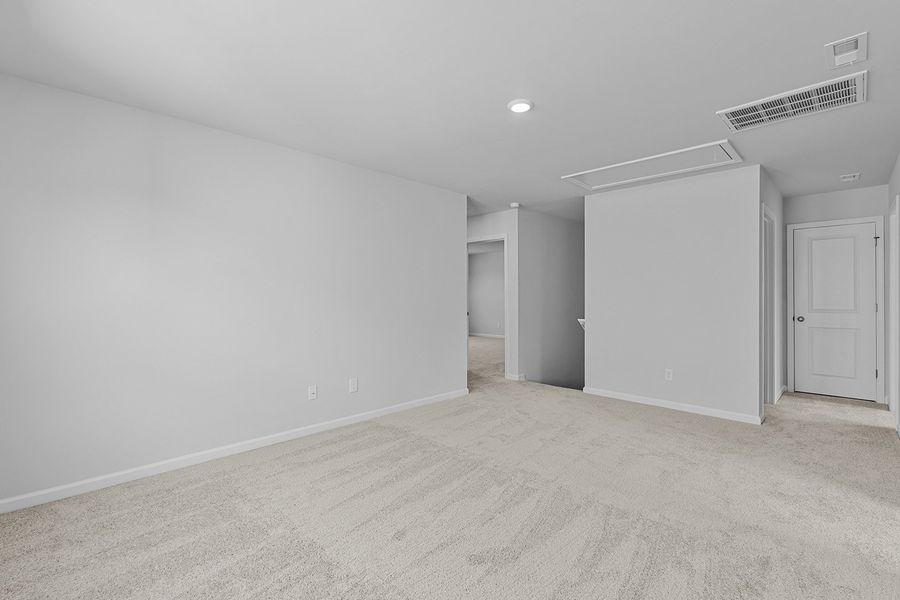 Spacious, unfurnished interior of a new home in Hanes Lake, Winston-Salem (Image 32).