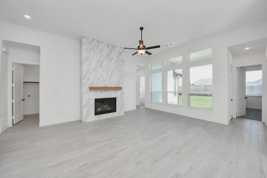 Representative unfurnished interior of a home built from the Summerton by Chesmar Homes in Meridiana 50's and 60's, Manvel (Image 56).