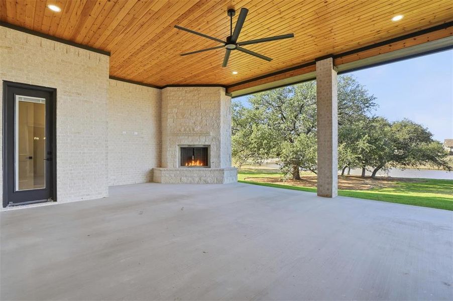 Exterior details and patio area of a home in , Weatherford (Image 25).