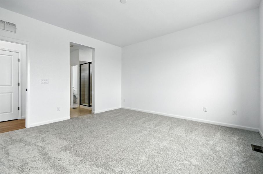 Spacious, unfurnished interior of a new home in Trailstone, Arvada (Image 24).