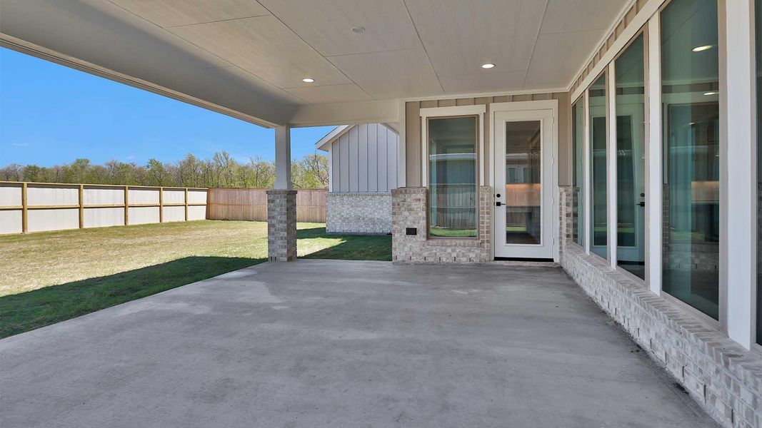 Exterior details and patio area of a home in Fulshear Lakes, Fulshear (Image 3).