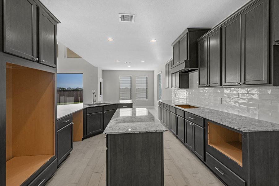 Furnished interior view inside a new home in Briarwood Crossing, Rosenberg (Image 8).