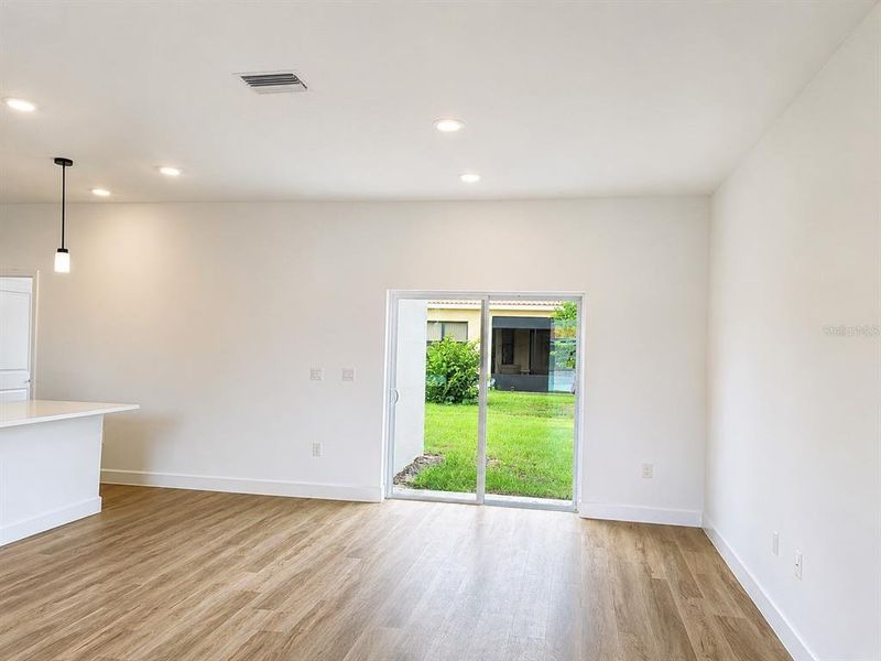 Spacious, unfurnished interior of a new home in , Kissimmee (Image 10).