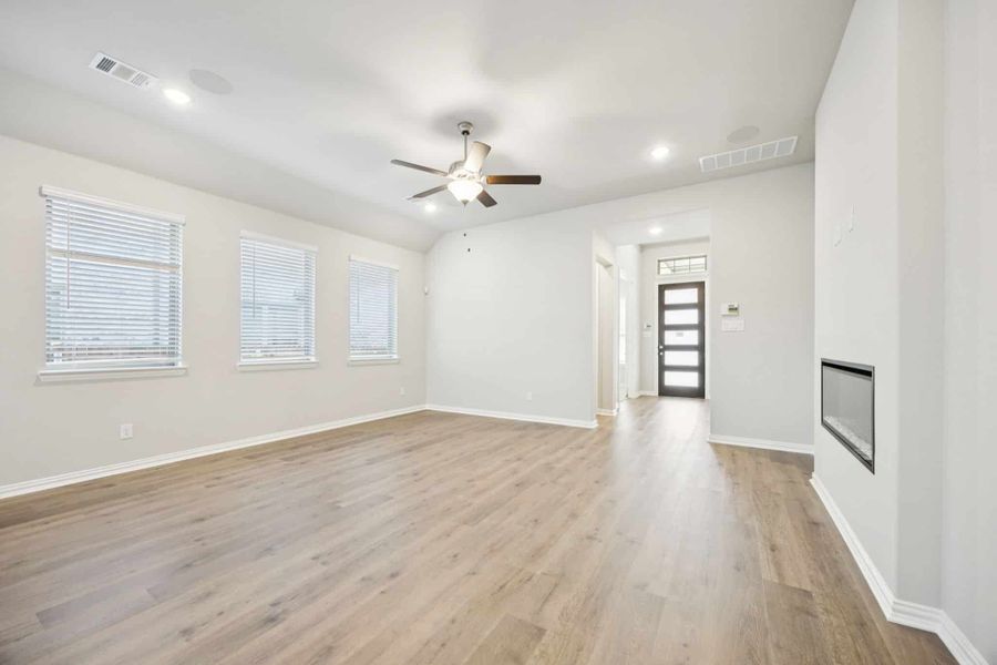 Spacious, unfurnished interior of a new home in Avondale, Fate (Image 20). Spacious, unfurnished interior of a new home in Avondale, Fate (Image 20).