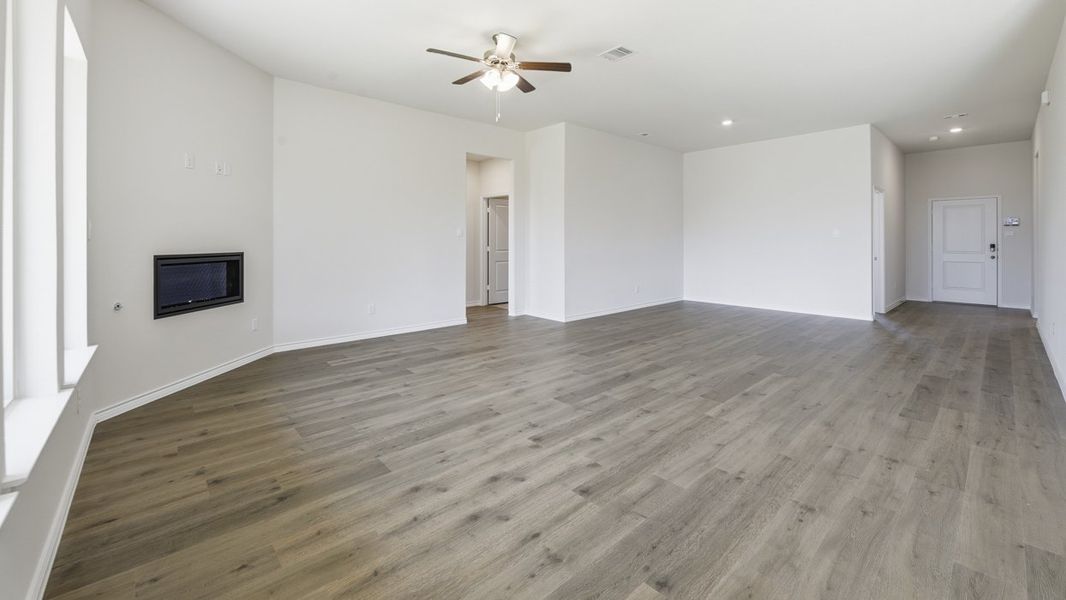 Spacious, unfurnished interior of a new home in The Woods at Lindsey Place, Anna (Image 6).