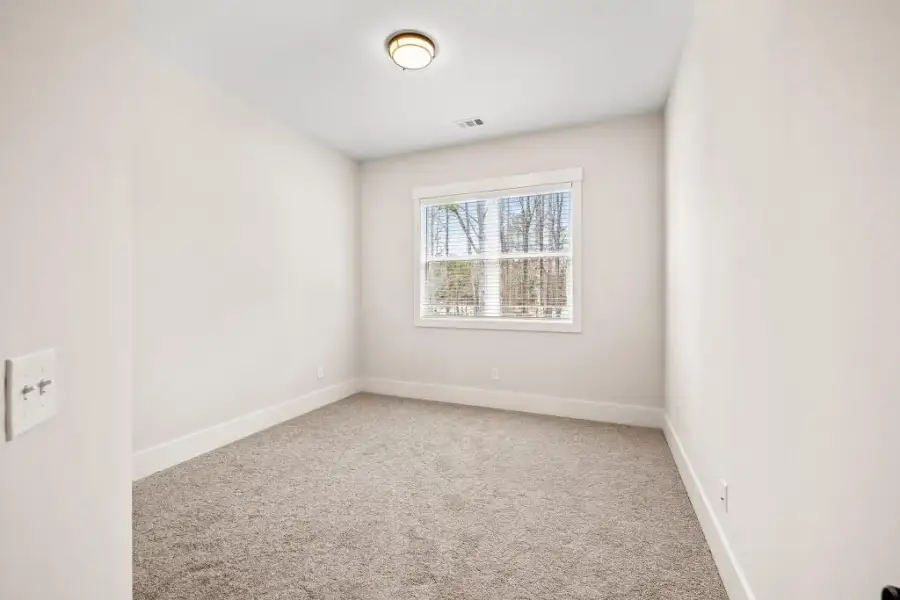 Spacious, unfurnished interior of a new home in Hillshire, Cumming (Image 25).