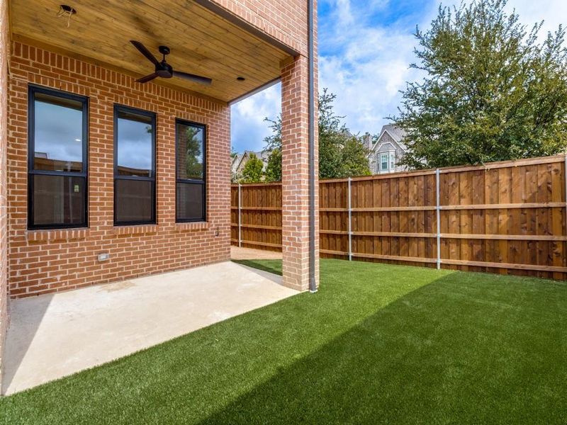 Exterior details and patio area of a home in , Dallas (Image 3).