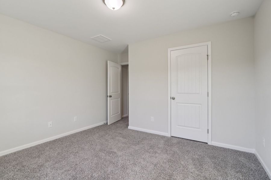 Spacious, unfurnished interior of a new home in Hayden Pointe, St. Marys (Image 35).