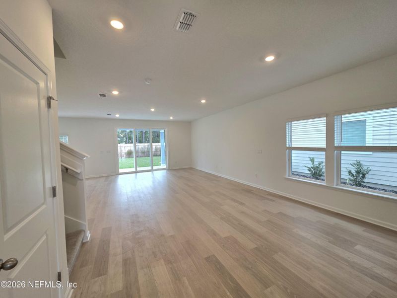 Spacious, unfurnished interior of a new home in Hyland Trail, Green Cove Springs (Image 20).