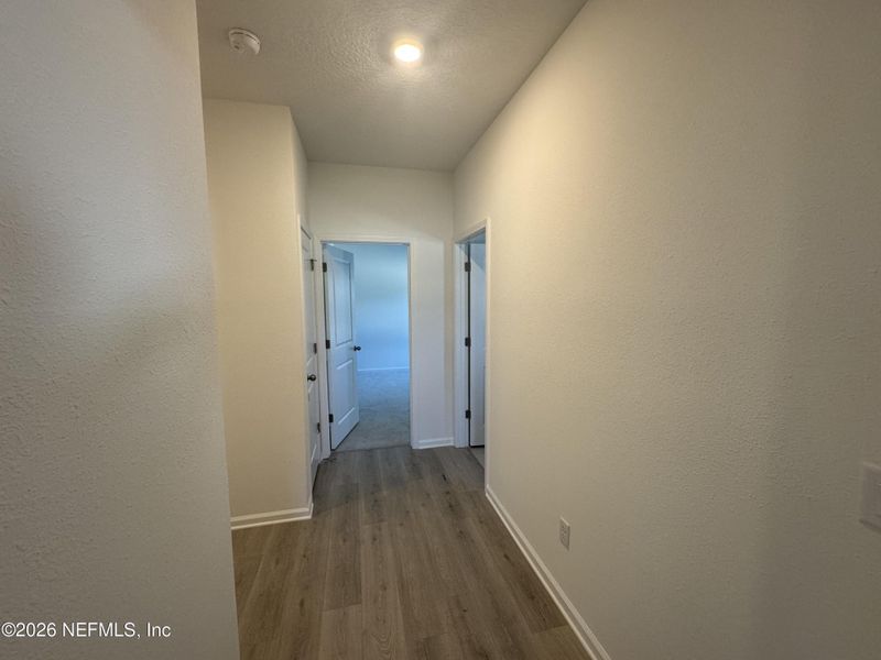 Spacious, unfurnished interior of a new home in Hyland Trail, Green Cove Springs (Image 27).